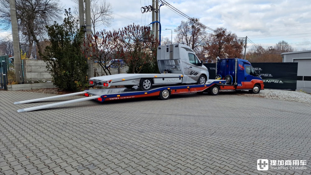 进口依维柯newdaily轻客,依维柯大七座牵引车