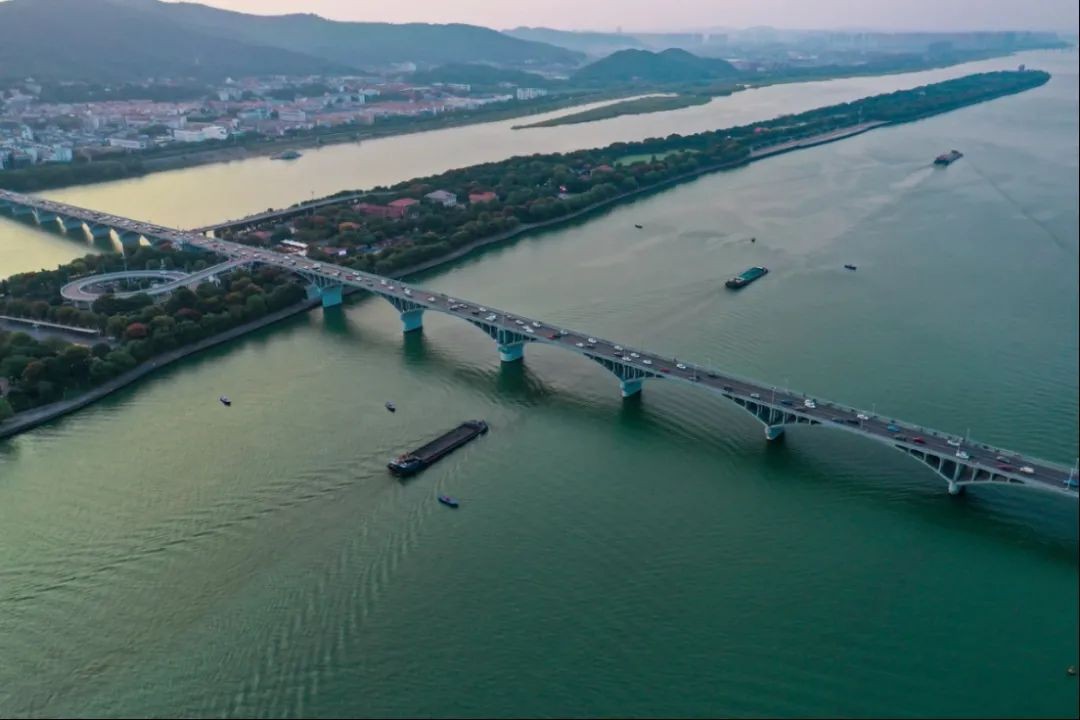 千秋作卷朗诵,千秋作卷山河为答怎么读