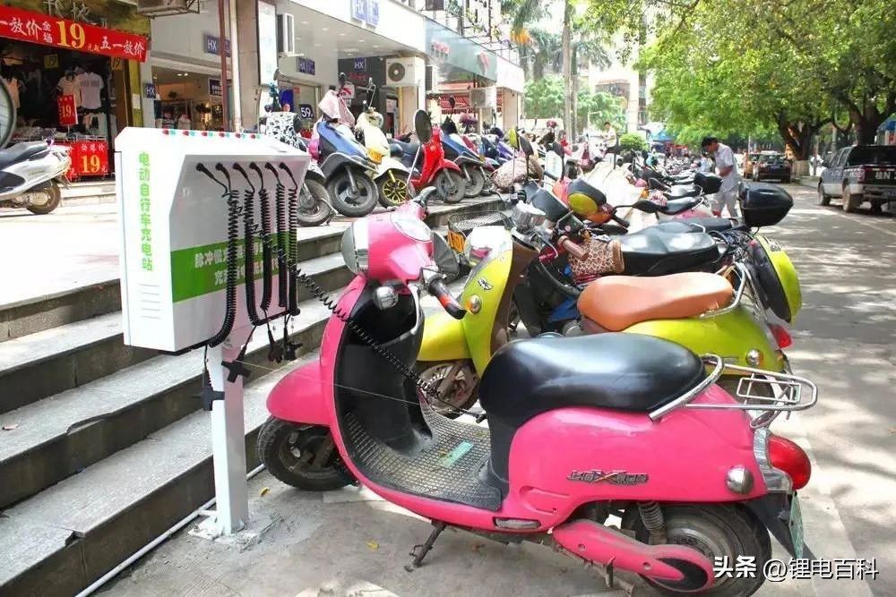 雅迪电动车电池半年不耐用了,电动车电池用了半年里程减半