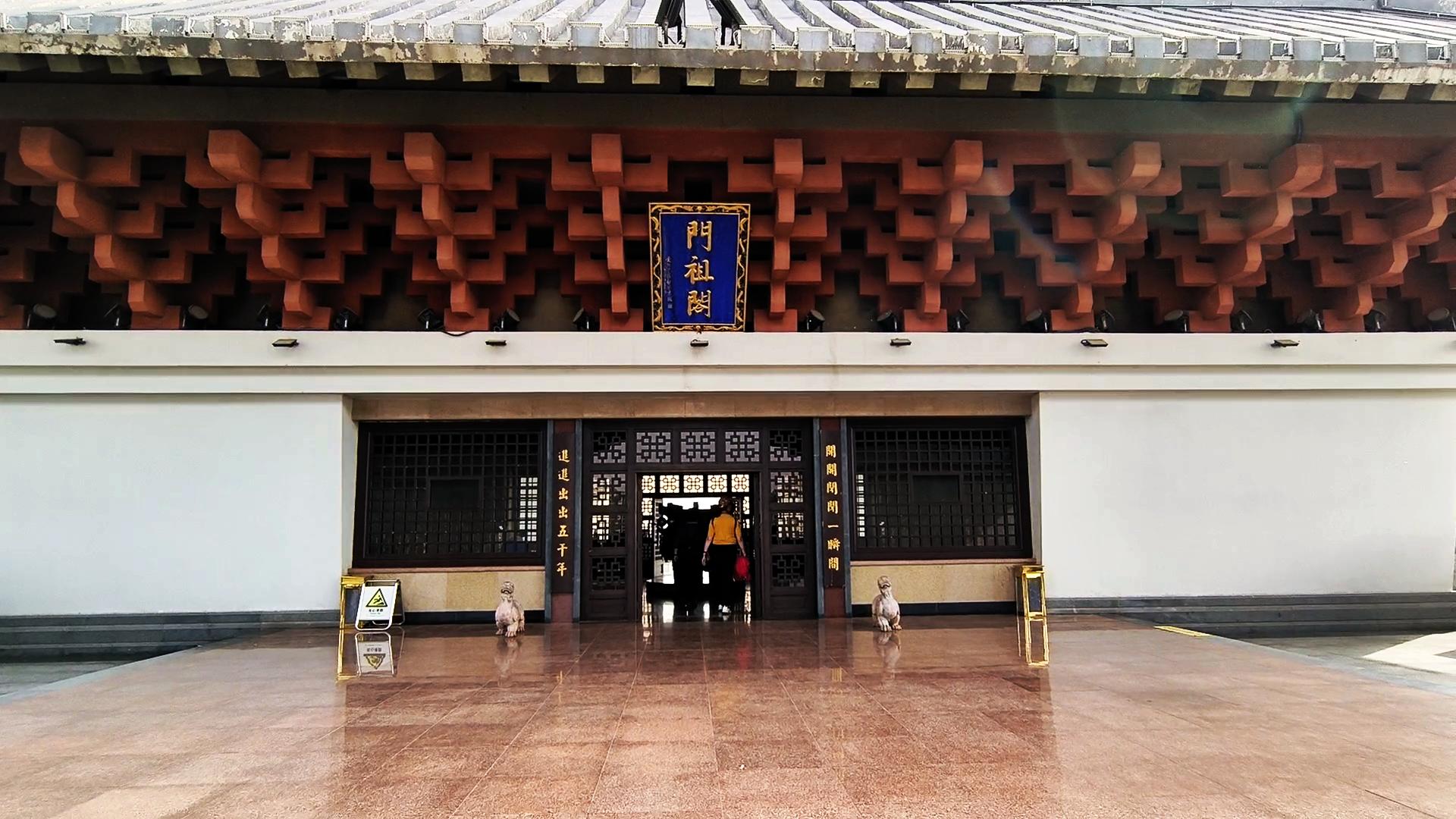 中国第一座门文化旅游景观展现中华民族历史渊源的华夏文明纪念碑