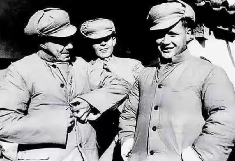 朝鲜战场美国老兵接受采访,外国记者在抗日战争采访中国军人