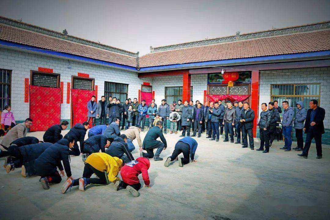 初一拜年磕头一般磕几个,拜年磕头有什么讲究和忌讳