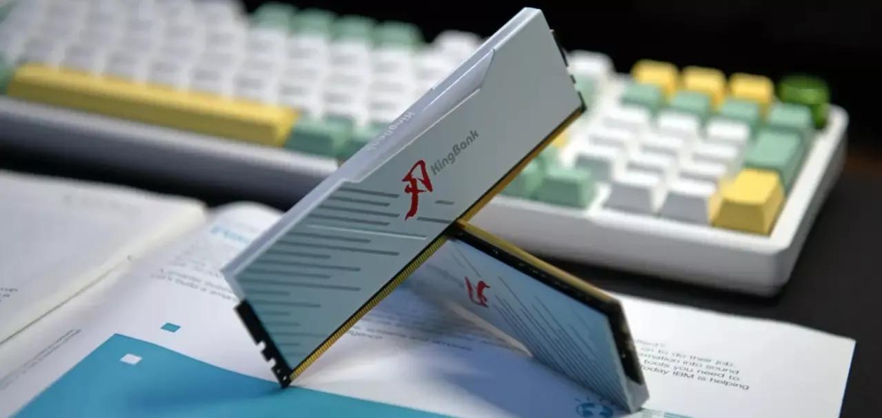 普通内存条和马甲条有什么区别,内存条带马甲和不带马甲有区别吗