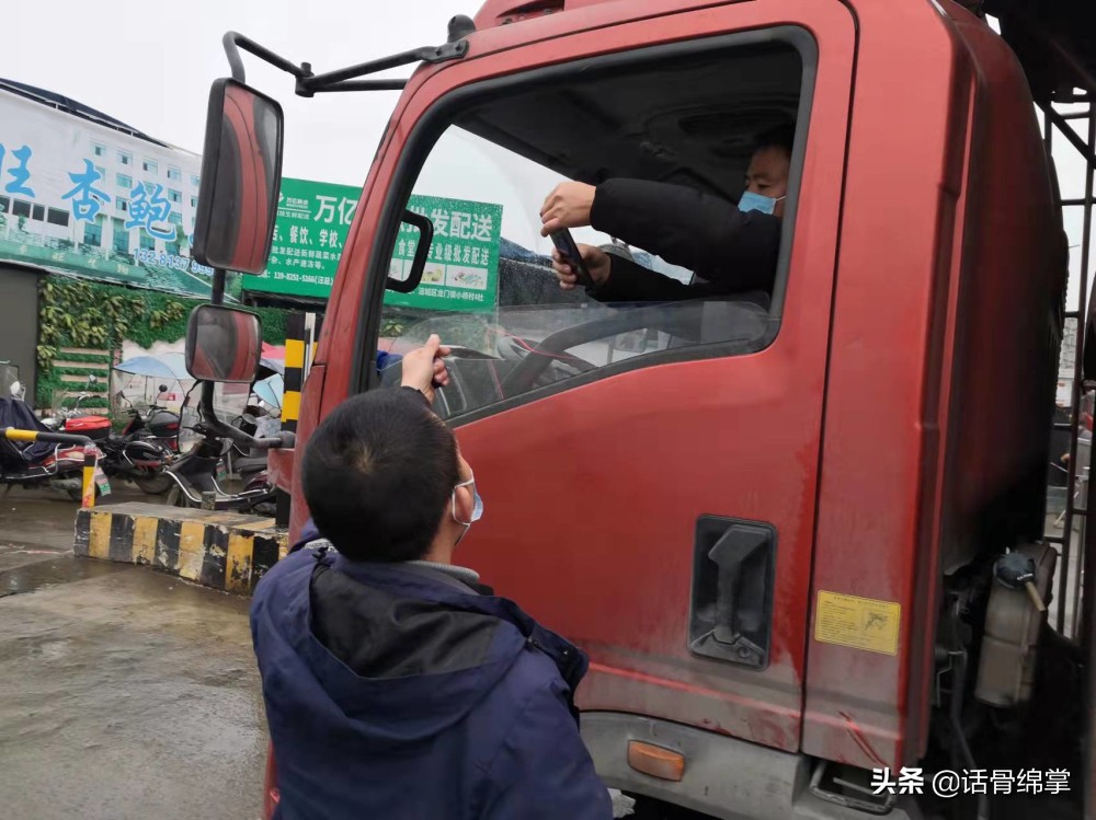 @绵阳市民,过春节不用愁,菜篮子、果盘子满满的