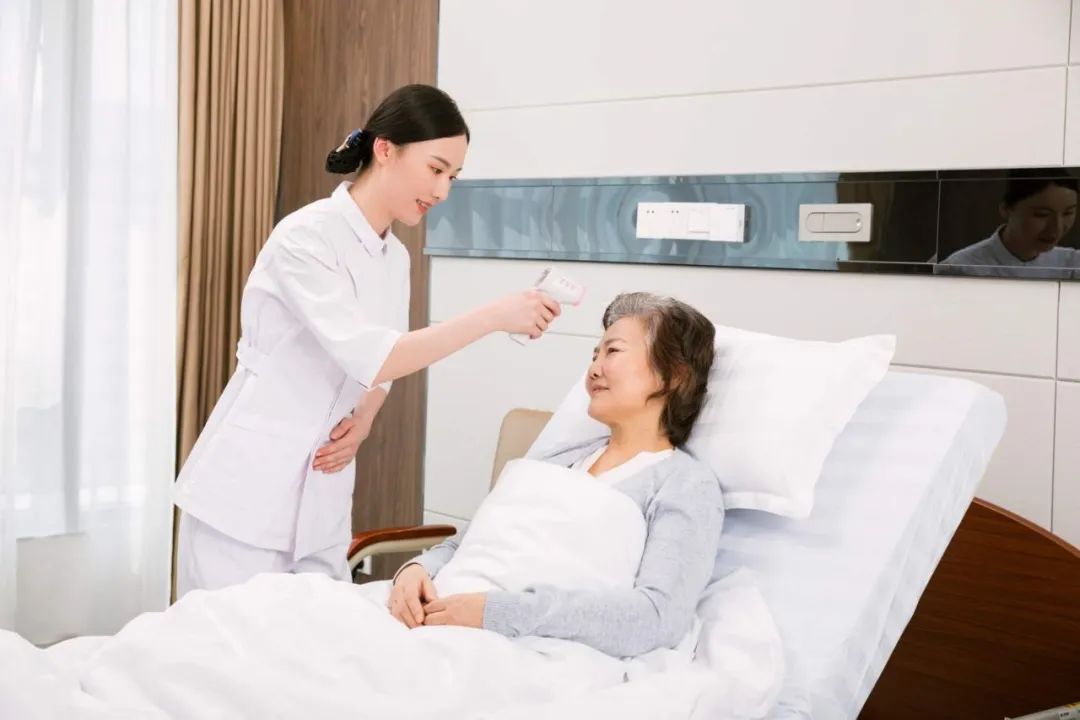 新冠病毒感染后反复发烧怎么办,新冠发烧吃退烧药后会降下来吗