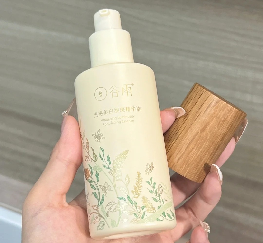 女生想变白变漂亮，公认好用的4款美白精华要知道，有效去黄提亮