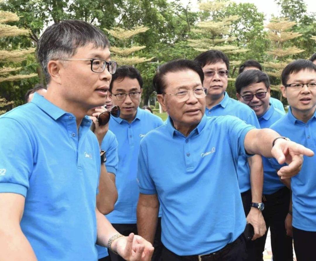 美的集团何享健家族,美的老板何享健是否中国首善