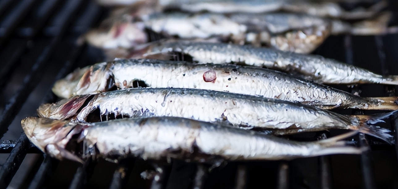 大妈被鱼咬处理结果,阿姨买鱼被鱼咬后续