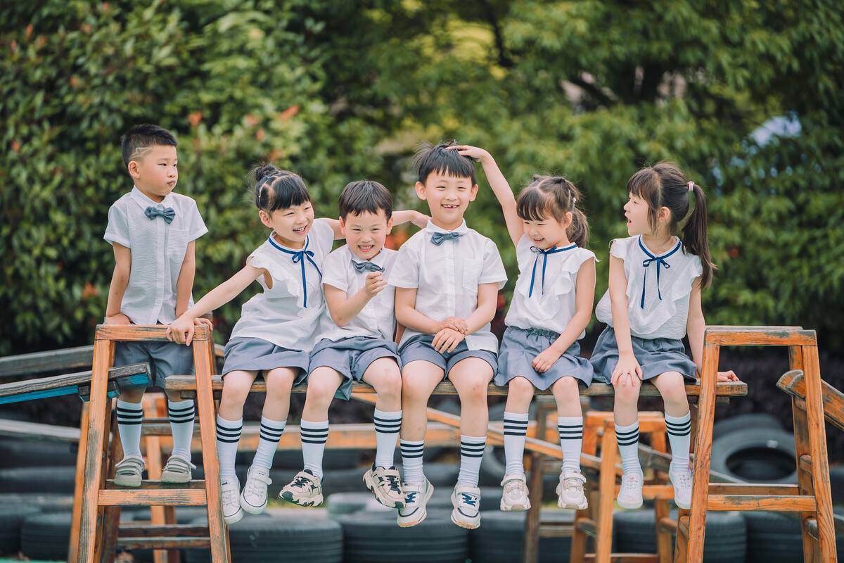 幼儿园500元的毕业照，一本相册，两套衣服，这能算“天价”吗！