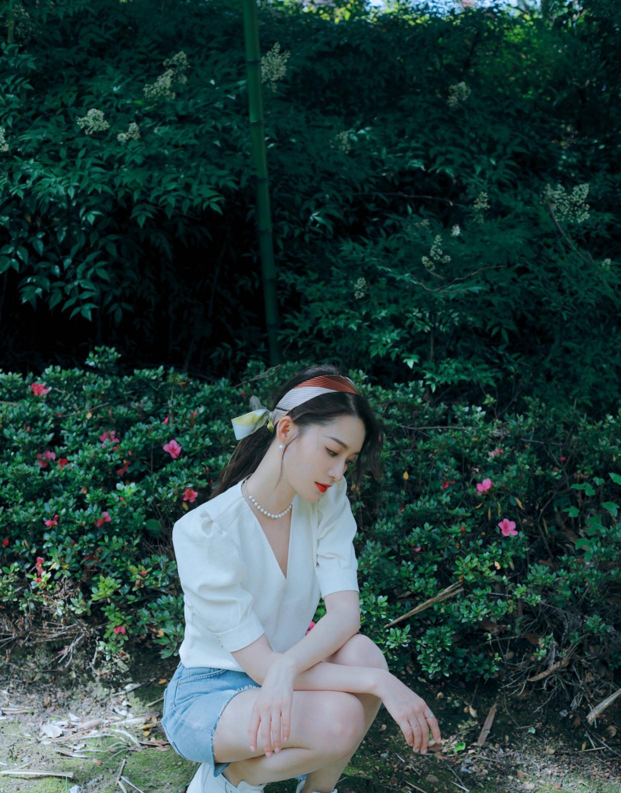 李沁最新私服穿搭图片,李沁惊艳的红装