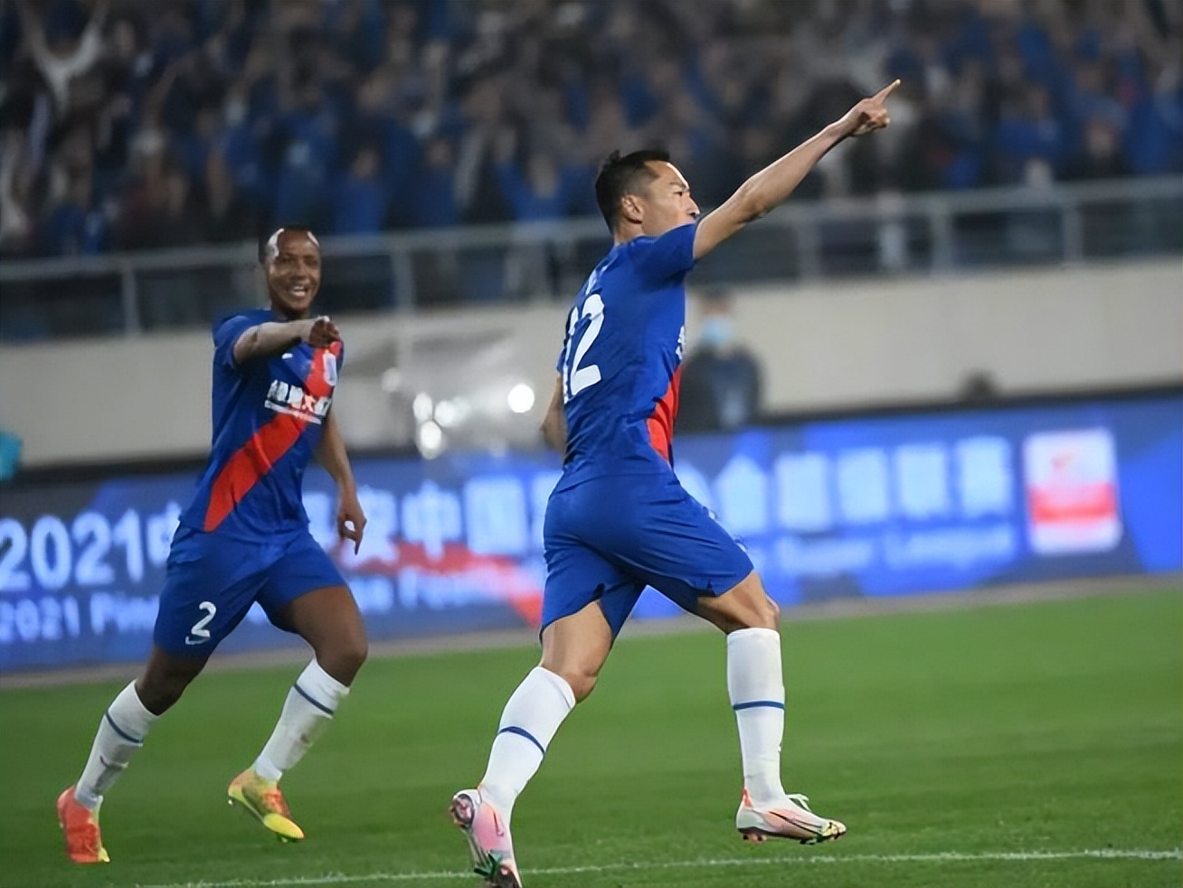 里皮嫡系爱将成申花新援热门，巅峰期身价过亿，曾是国家队十号