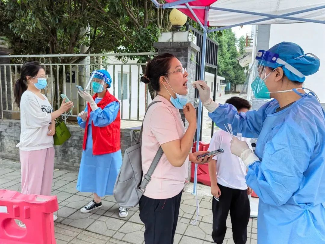 做好疫情防控都江堰在行动,四川抓实疫情防控工作会议