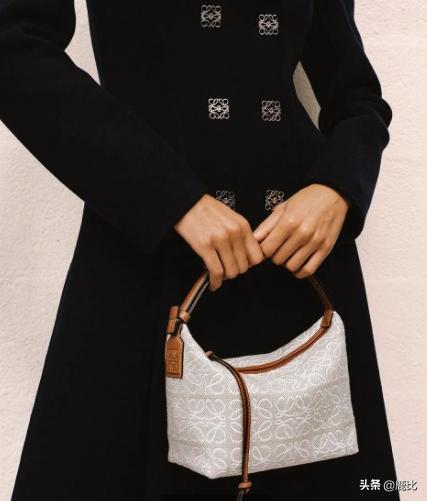 两万左右经典不过时好搭配包推荐,现在哪一款包比较保值