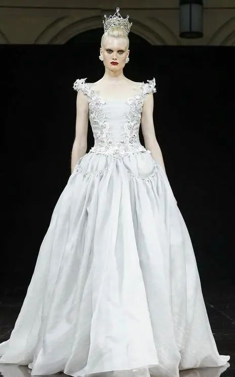 易梦玲网红衣服,易梦玲穿迪奥古董高定