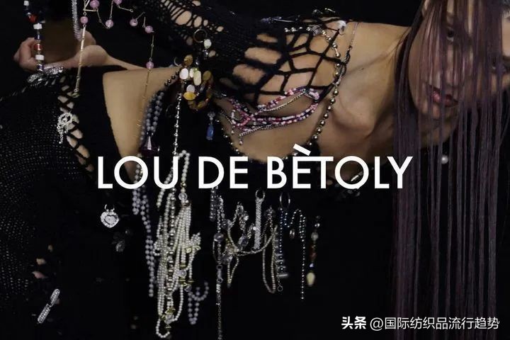 现实中的皇帝的新装,皇帝的新装设计