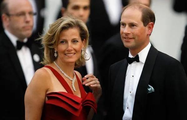 王室媳妇和梅根,哈里梅根和美国王室