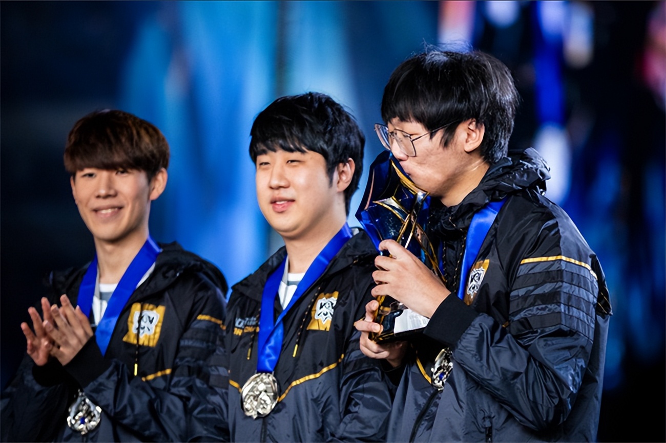 粉丝说nings8fmvp实至名归,ig夺冠s8总决赛fmvp该给ning还是theshy