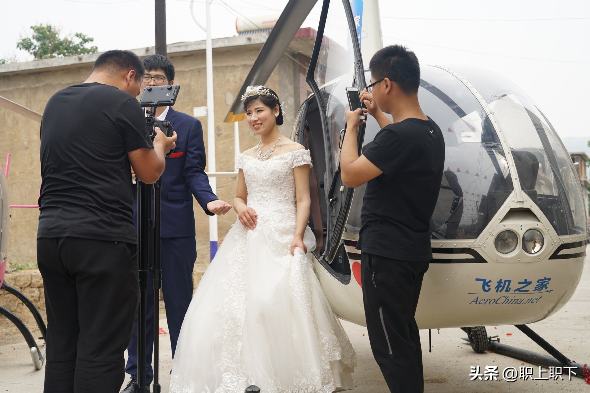 3万个职业伴娘假期五天日薪2000，揭秘那些冷门又赚钱的新职业！