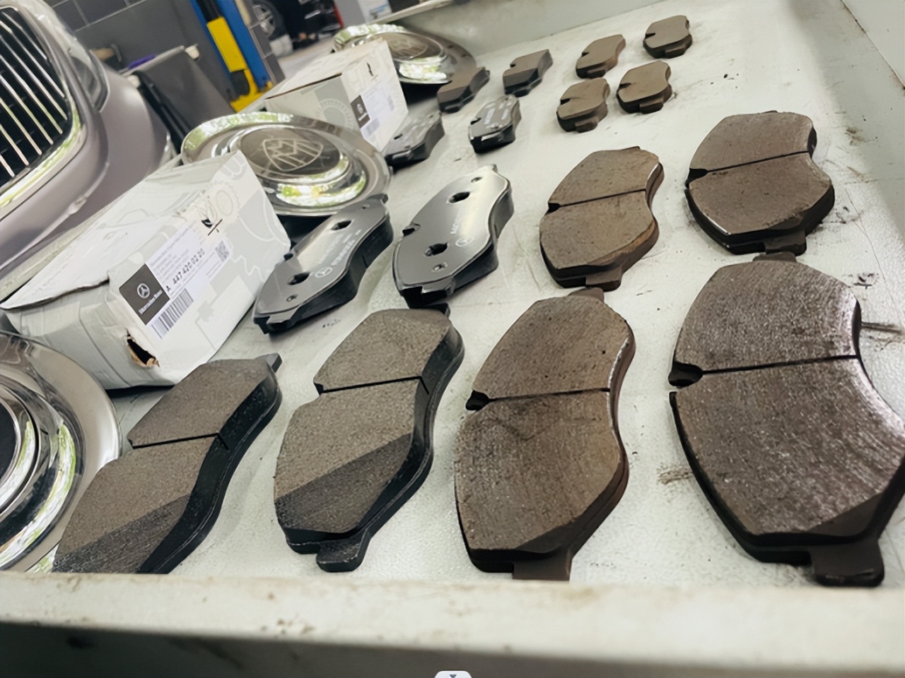 奔驰v260更换手刹刹车片怎么学习,金铁锤汽车维修图片