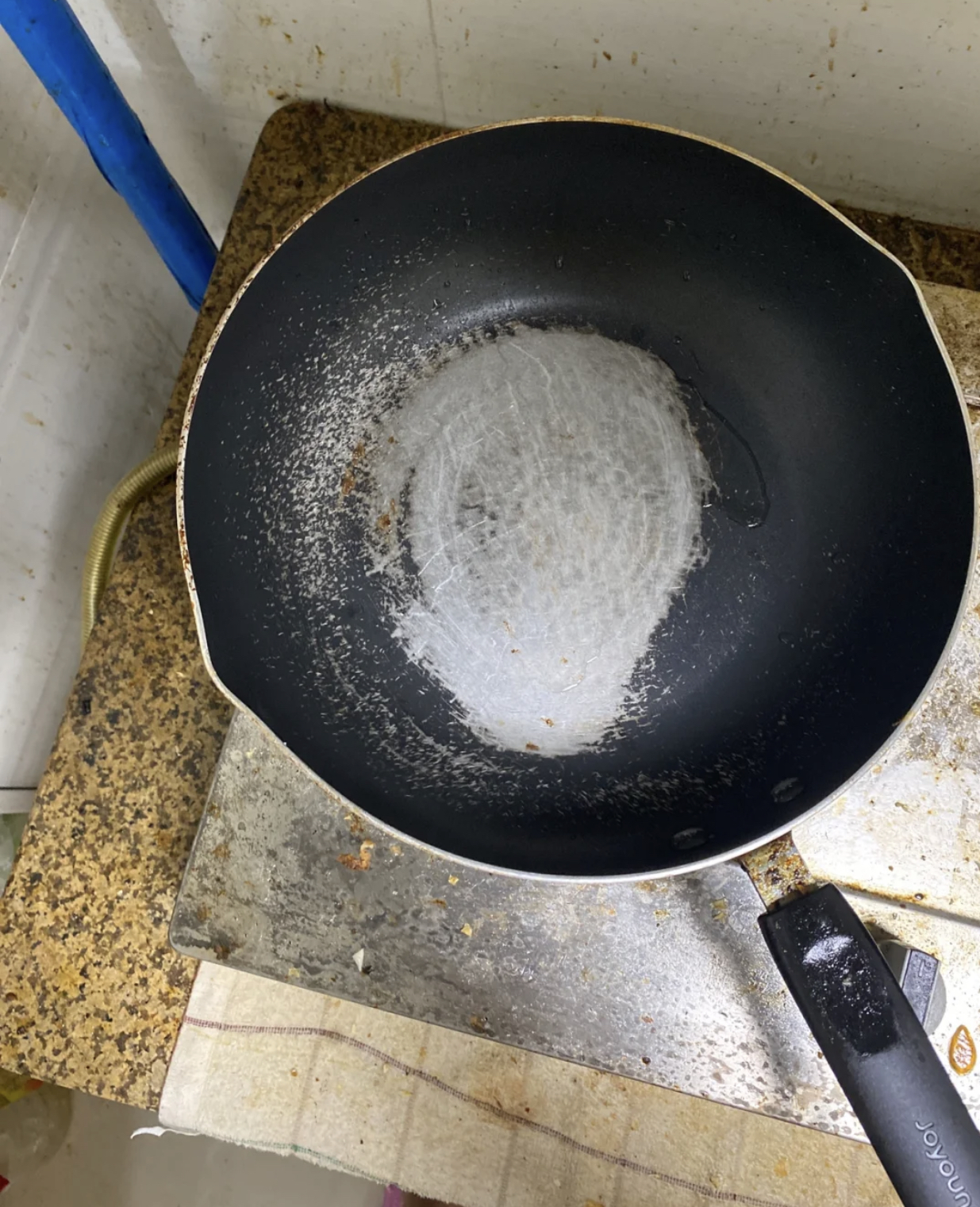 换过2次锅子我悟了，“不粘锅”和“铁锅”的差别，不是一点半点