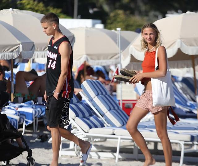 小贝最新二儿子照片,小贝与二儿子最新视频