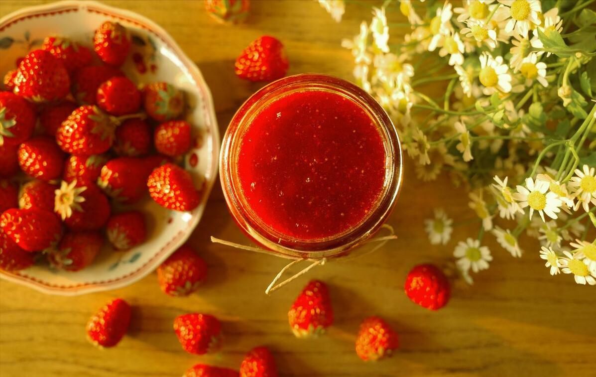 盐水洗草莓的正确方法,清水洗草莓和食用盐洗草莓对比
