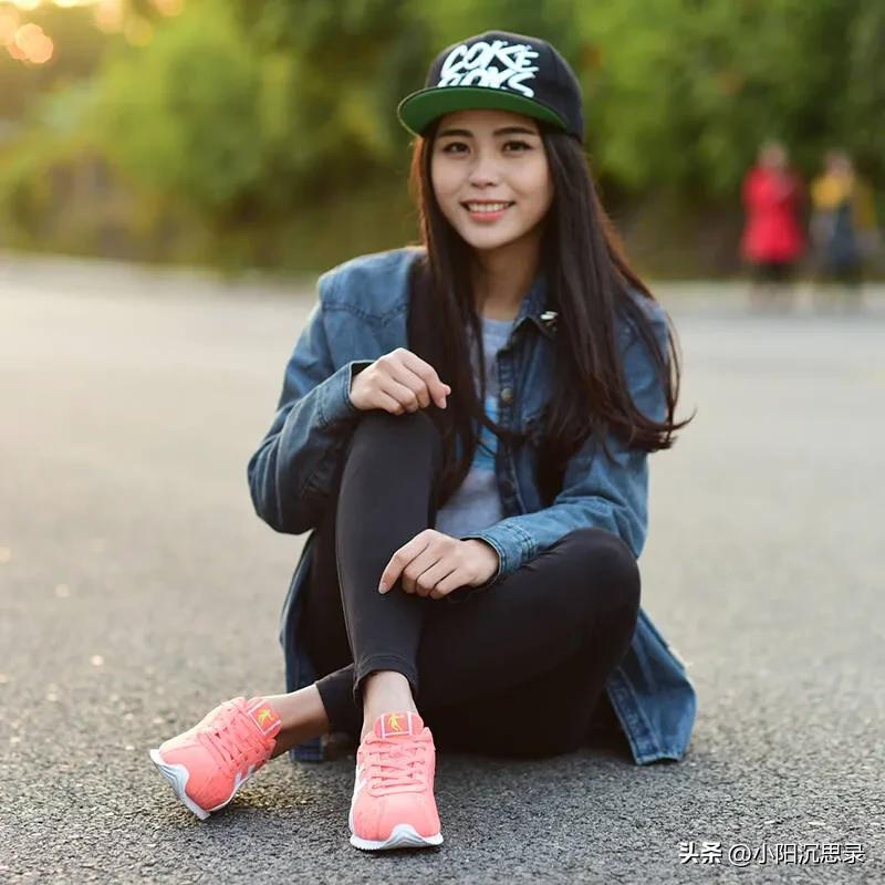 女款小白鞋品牌达芙妮,鞋子女款卓诗尼达芙妮