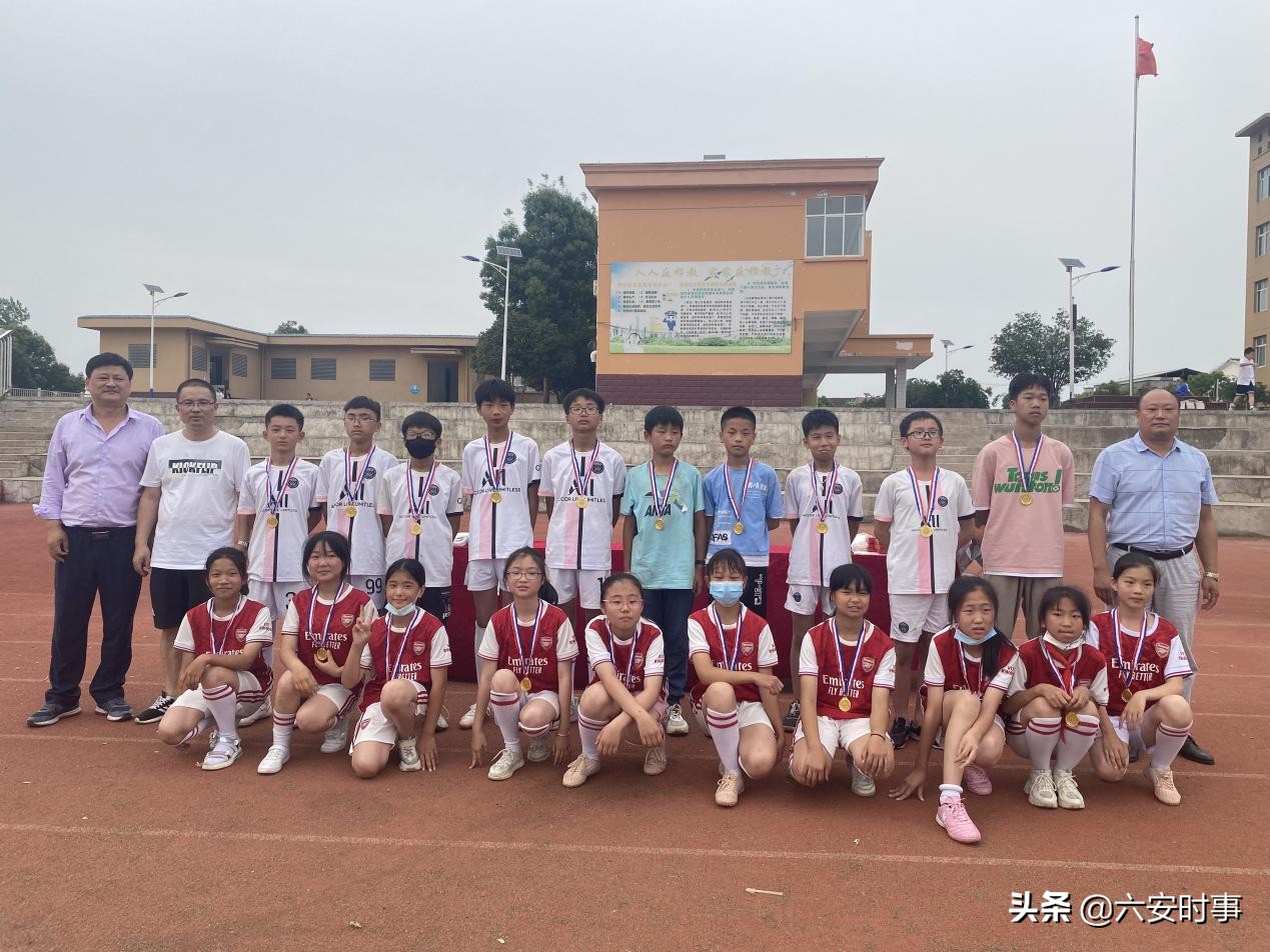 小学校园足球联赛开赛报道,小学校园足球联赛圆满落幕报道