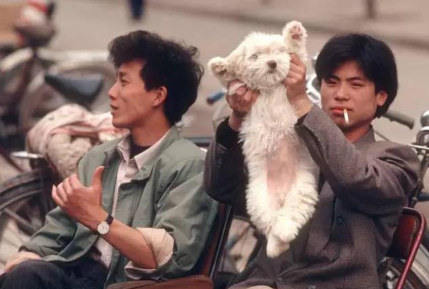 一个空调安装师傅一年能挣多少钱,一个空调维修工