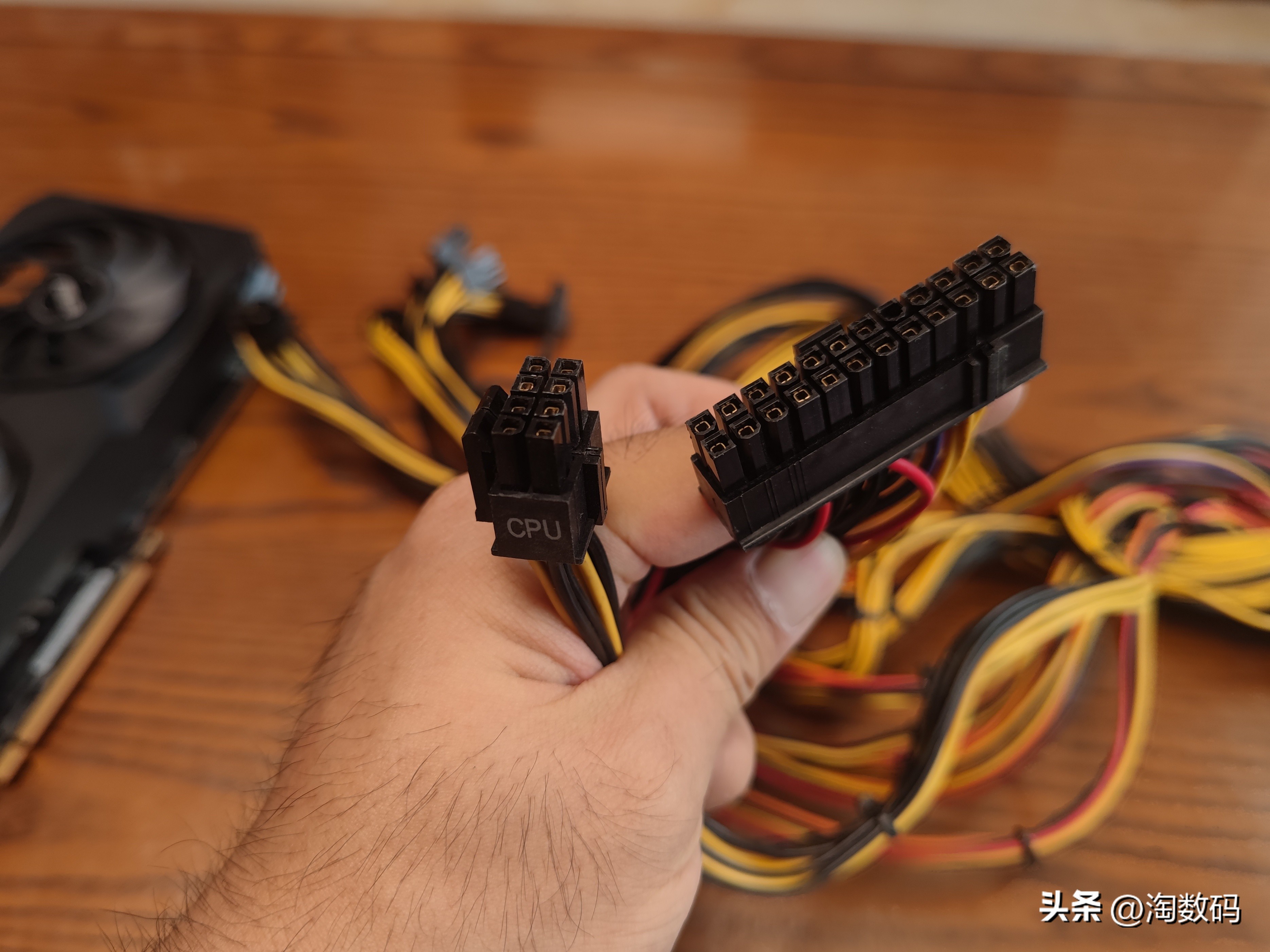 头铁矿卡配矿电:¥666块华硕RX5700+¥109块鑫谷金牌1250W装个机