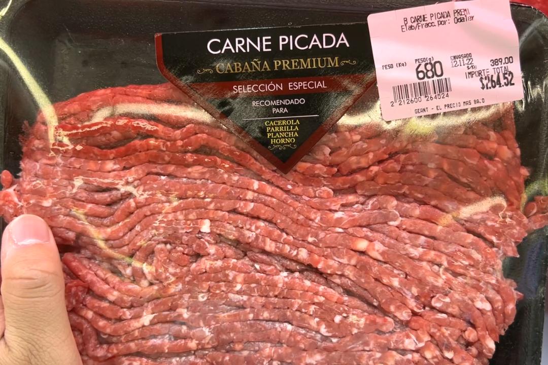 花了6000元在海上吃西餐,花了8000块钱到河里面吃一顿饭