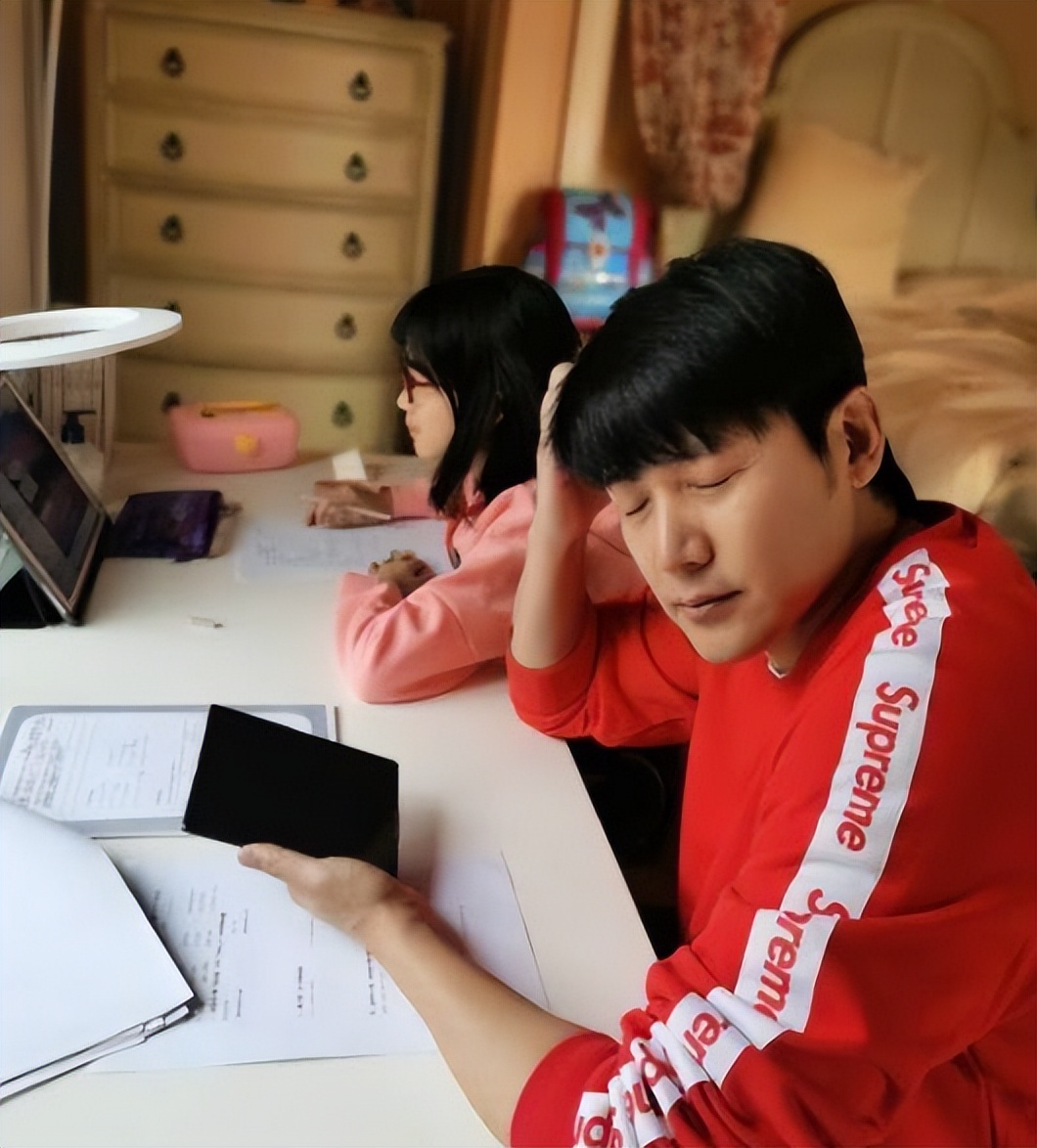 娱乐圈送娃,明星带小孩上学