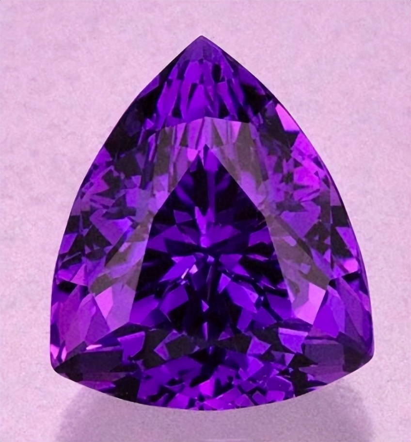 坦桑石描述,坦桑石的形成