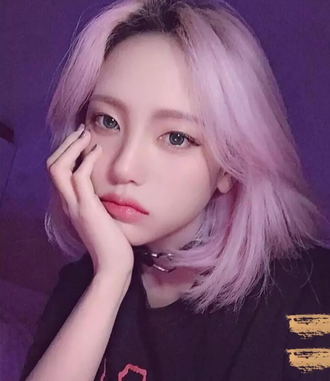 圆脸方脸女孩显脸小发型,圆脸烫什么发型显脸小