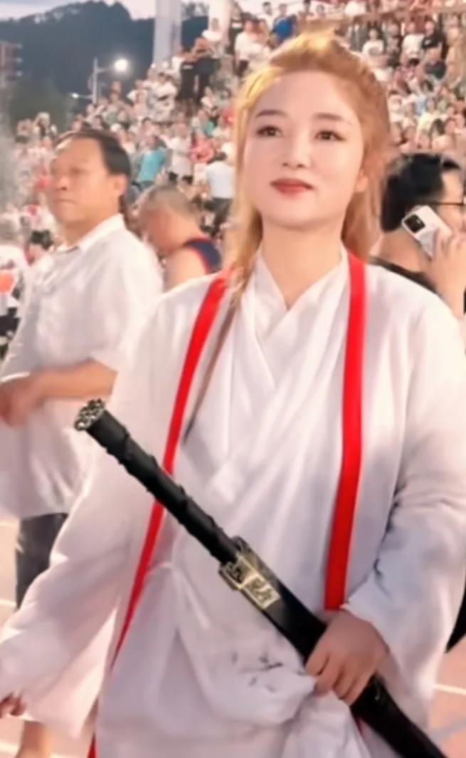 贵州村超足球宝贝舞动青春,贵州村超中国足球的希望