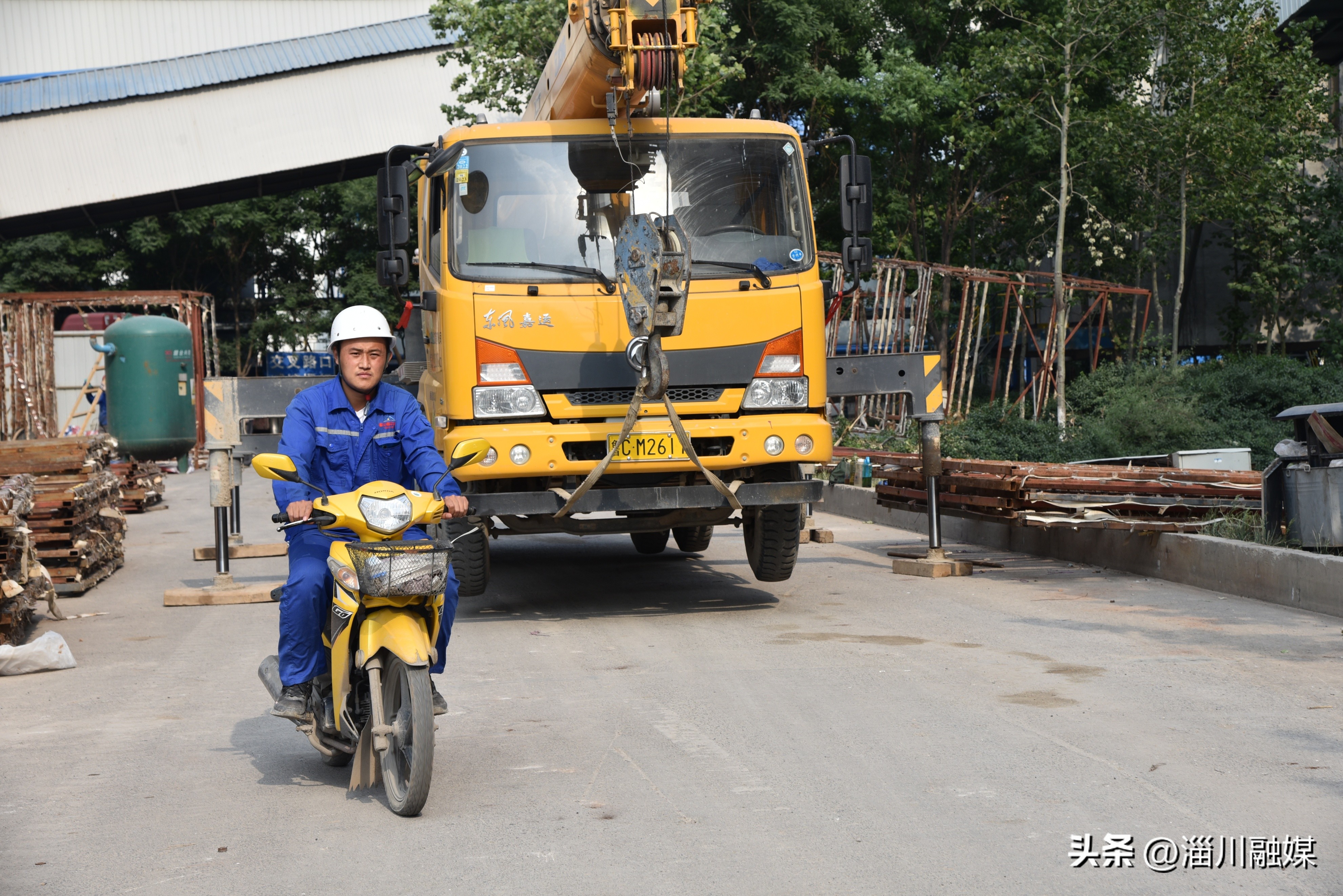 喜迎*党**的二十大｜|穿梭在技改一线的“闪电侠”——记山东重山集团鲁中水泥生产技术部咸金桥