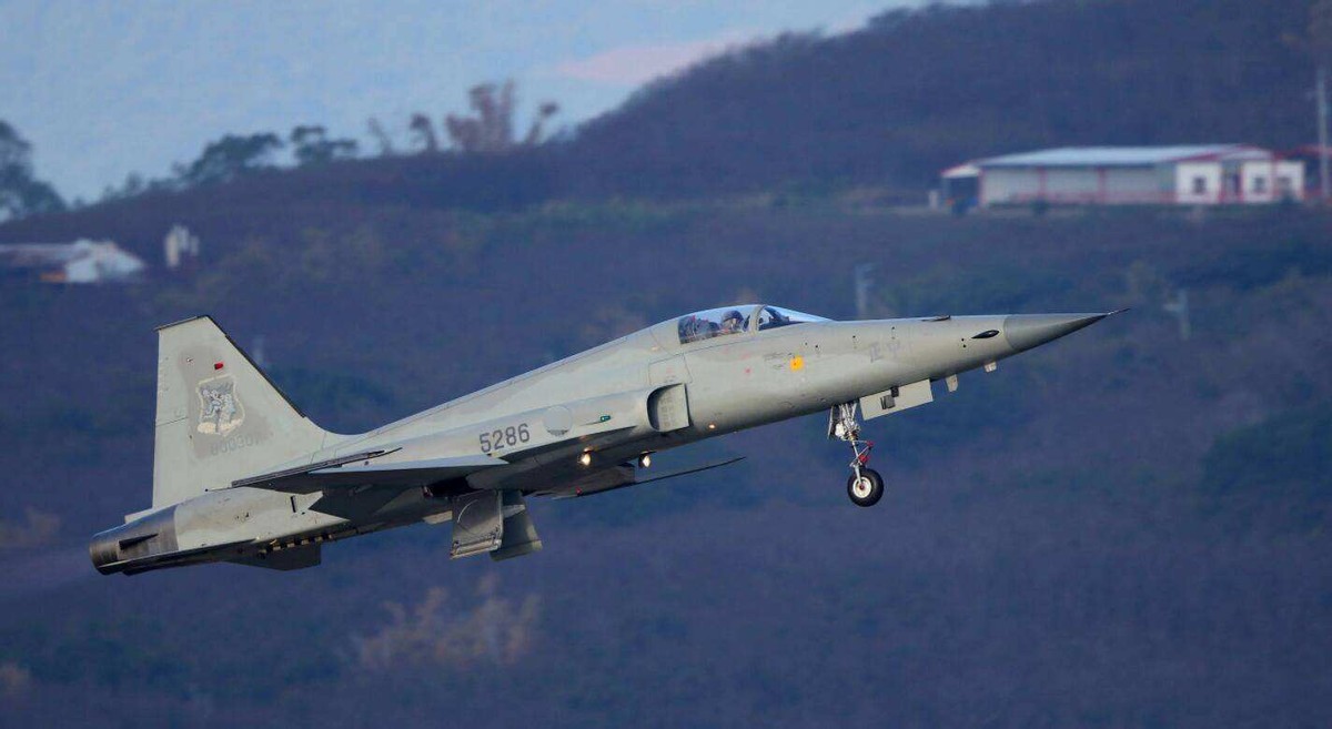 *进党民**当局又被坑了，美国对台的无偿军援，变成了*款贷**买*器武**