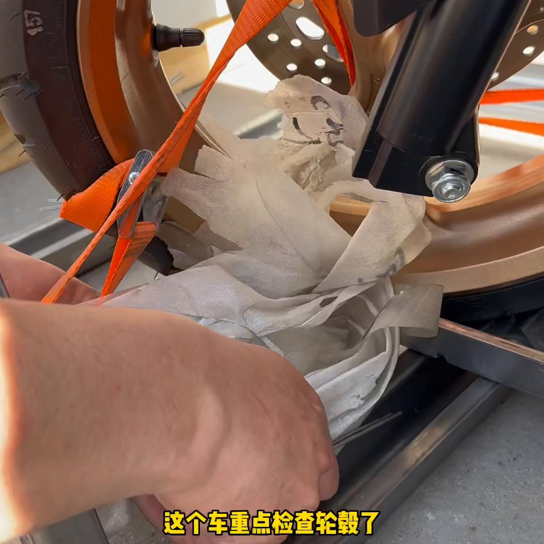 找物流尽量找大物流公司 准新车出现运损，略带遗憾@DOU+小助手