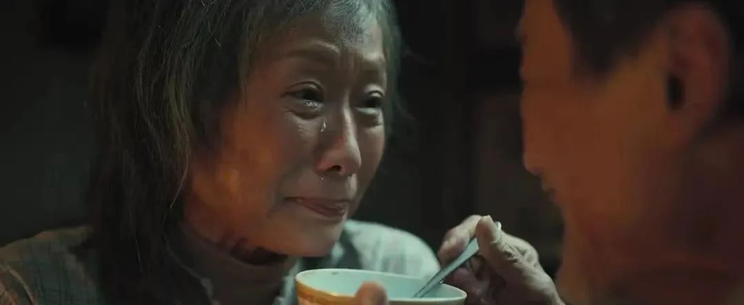 梁家辉亚洲第一美,梁家辉片场秀八块腹肌