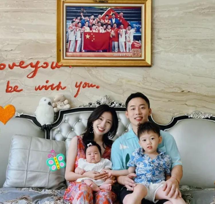 周捷体操女神,体操女神周捷比赛视频