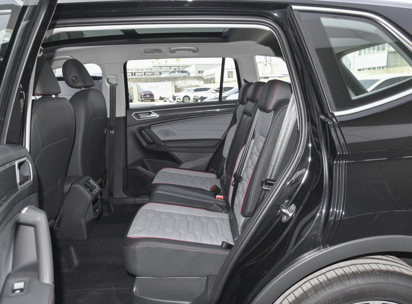 2019途观l两驱风尚版值得入手吗,途观l两驱旗舰版都有哪些配置