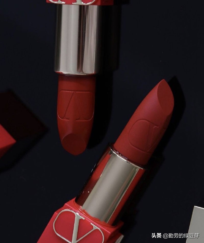 春季彩妆大作战，口红测评与分享，上唇后不拔干还显白