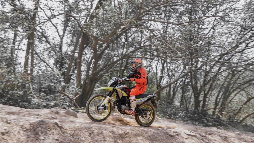 能上路的250cc摩托跑车,能跑250迈左右的摩托车