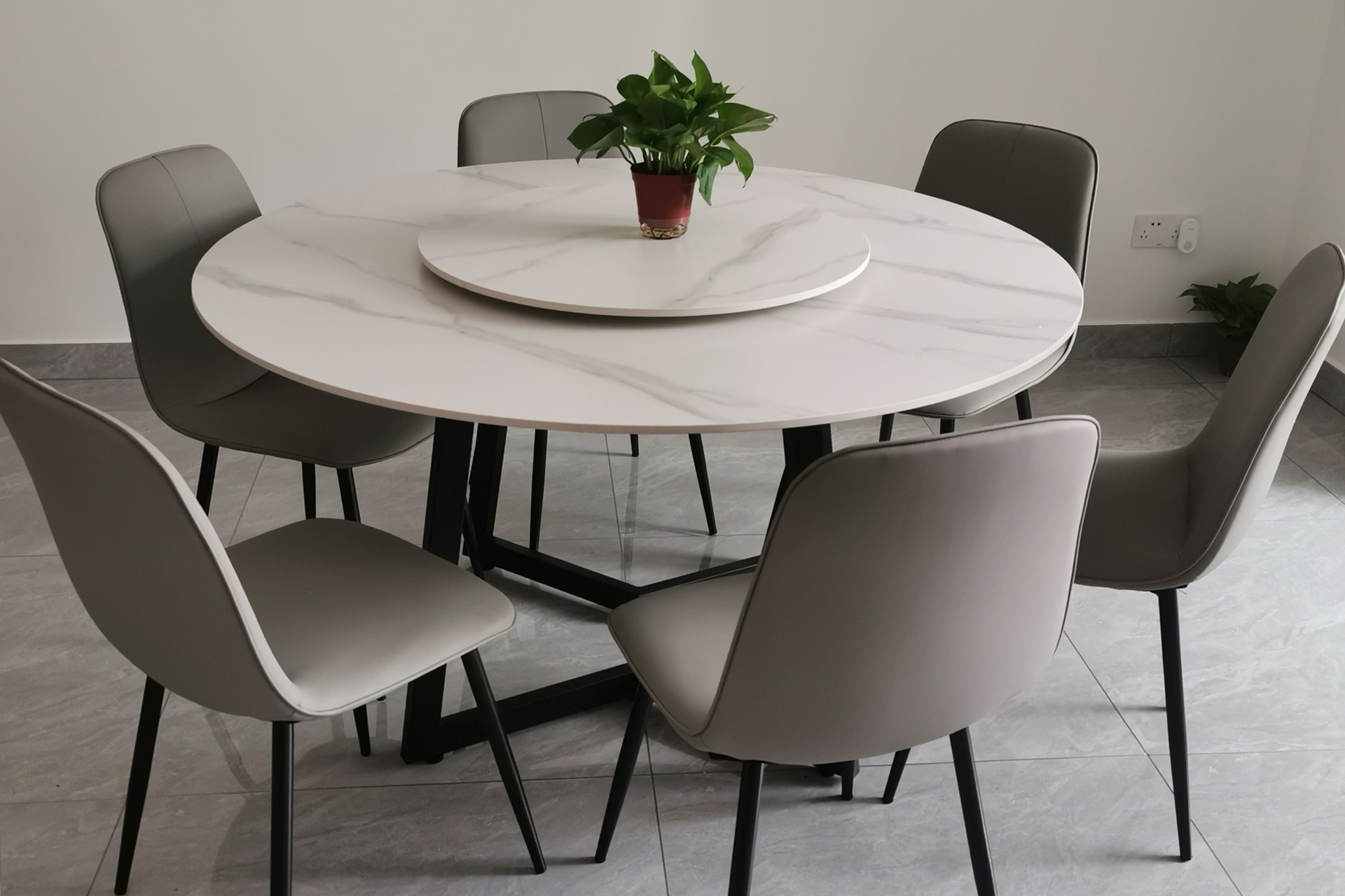 家用餐桌是圆桌好还是方桌好,餐桌方桌和圆桌怎么选