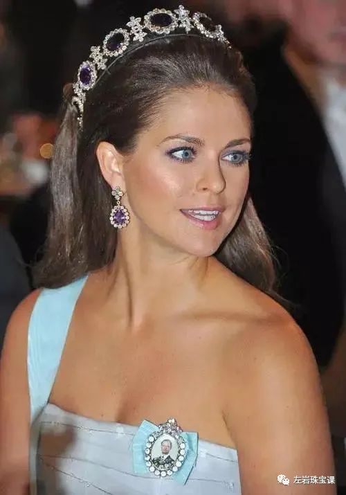 紫水晶左岩,紫气东来的紫水晶