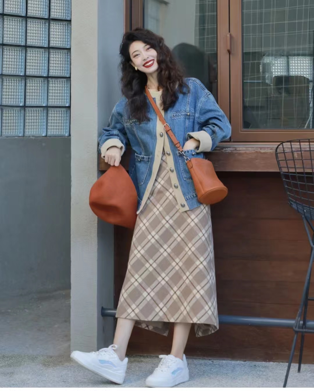 外套秋冬蓝色搭配什么颜色,秋冬比较显高级的颜色搭配