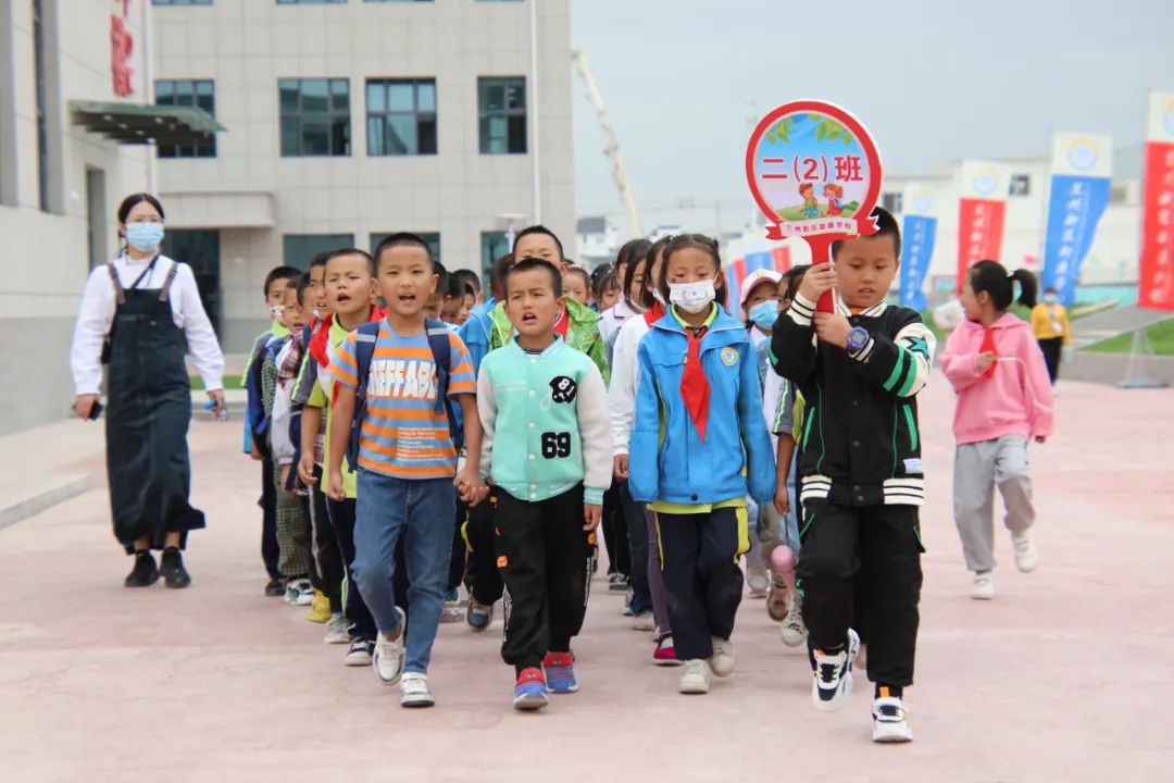 走进新康村看变化：我特别喜欢这个学校