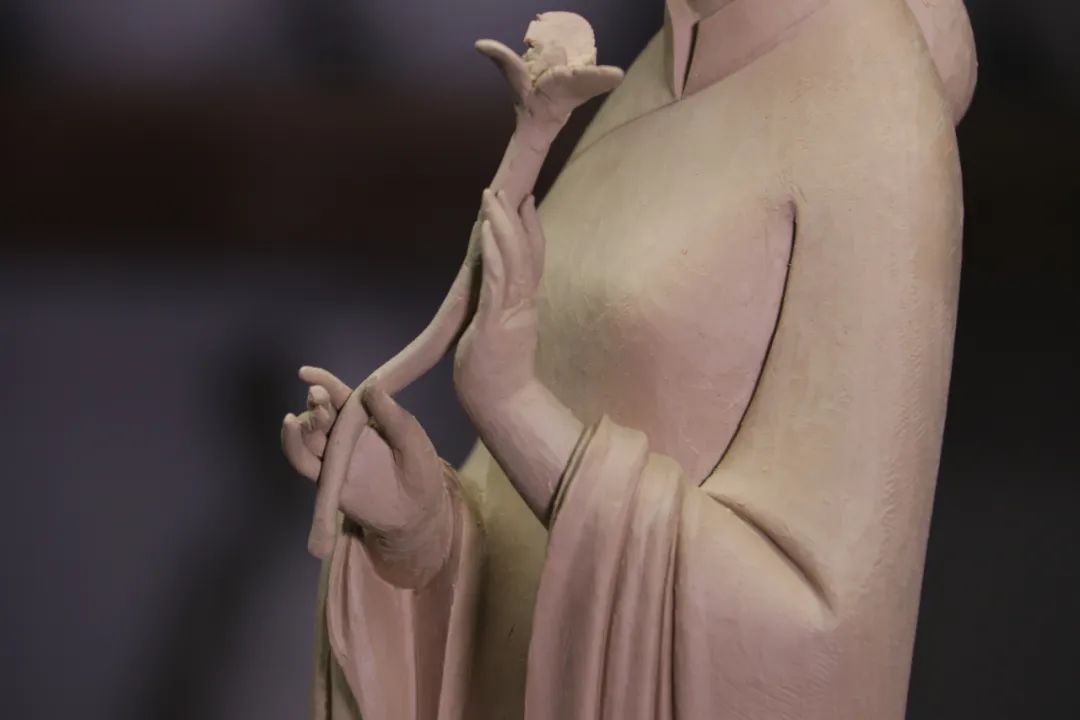 “最美中国白”拍出1633万天价，背后的神秘男人火了