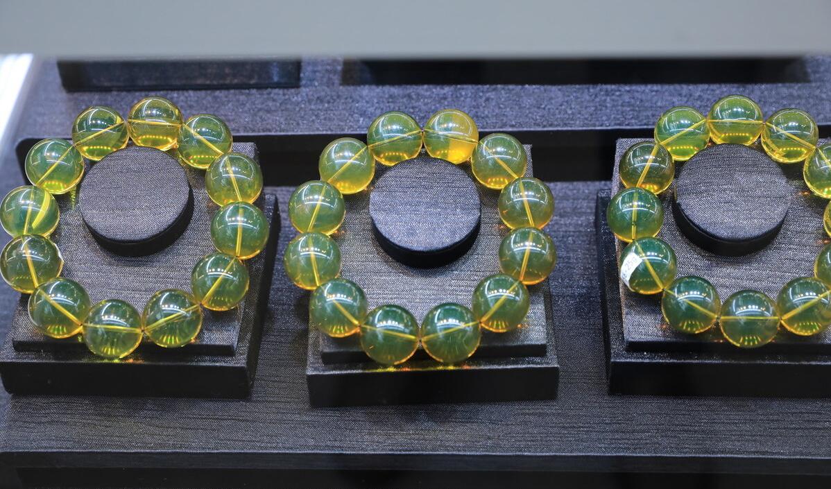 琥珀和蜜蜡区别视频,琥珀和蜜蜡有什么区别呢