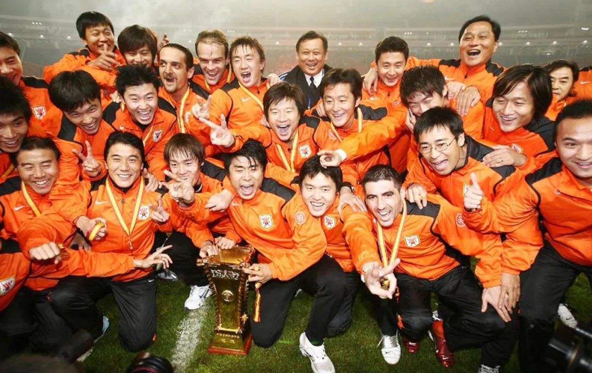 山东泰山队创造神奇纪录盘点,球队历史上有哪些功勋教练和球星?